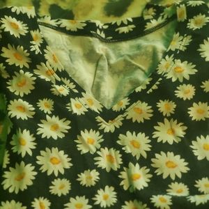 Sunflower VNeck 🌻